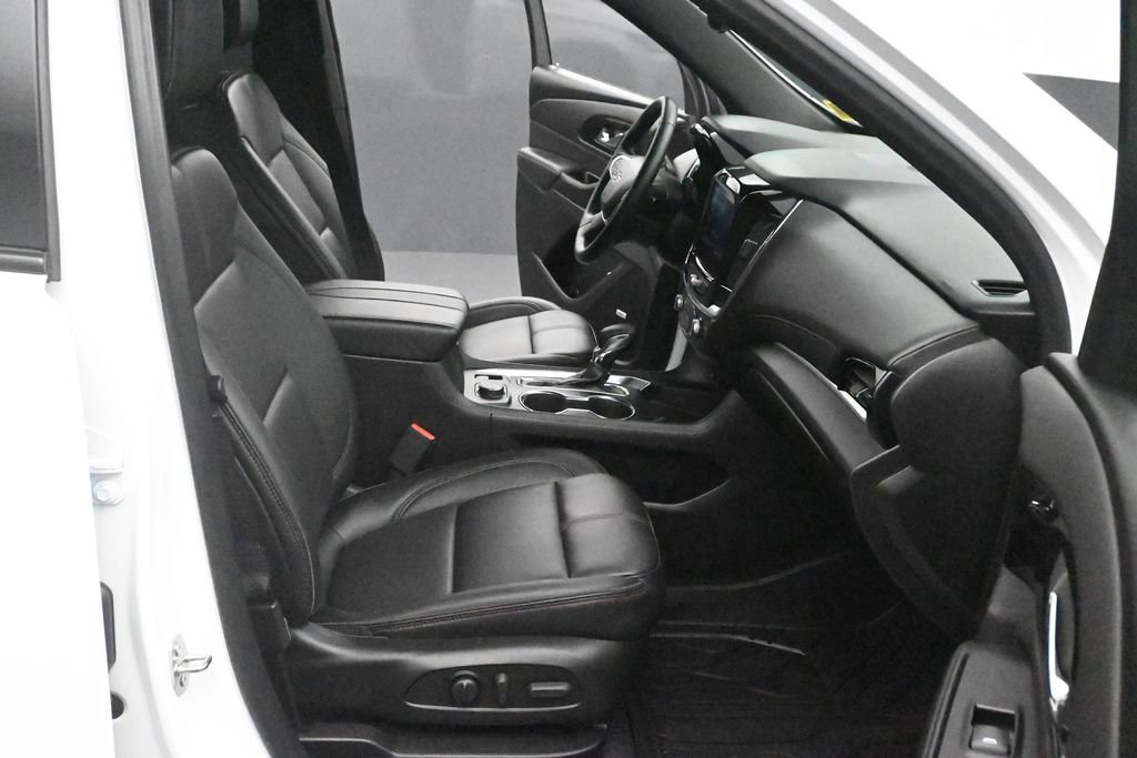 Certified 2023 Chevrolet Traverse RS w/ LPO, Floor Liner Package AWD/4WD image 11