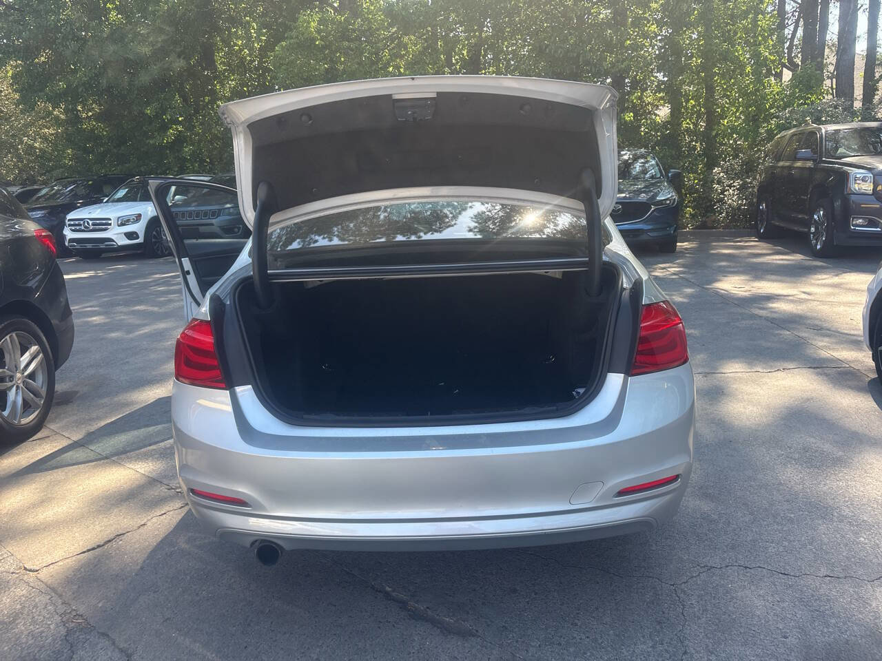Used 2016 BMW 320i Sedan RWD image 18