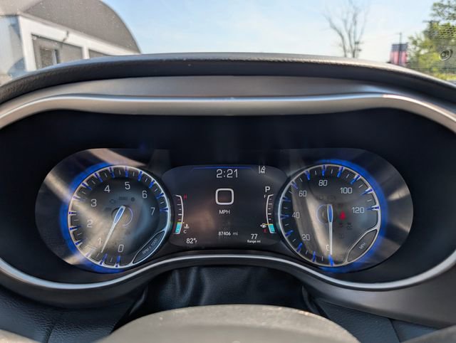 Used 2022 Chrysler Pacifica Touring-L FWD image 22