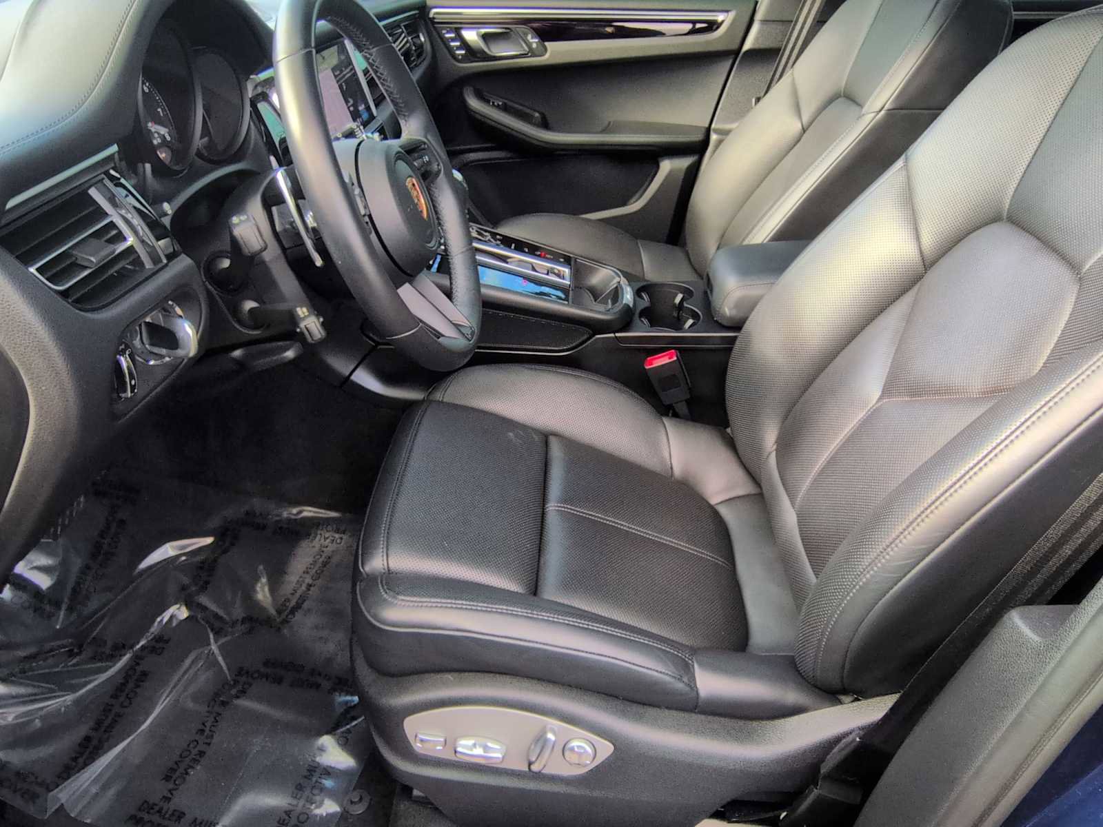 Used 2023 Porsche Macan Turbo image 17