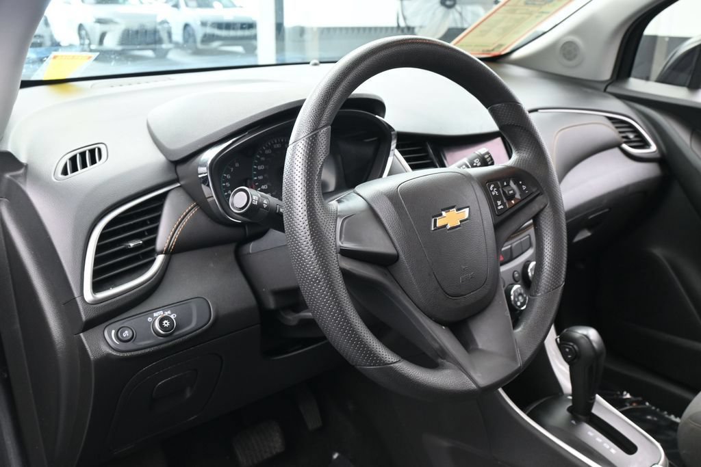 Used 2022 Chevrolet Trax LS AWD/4WD image 15