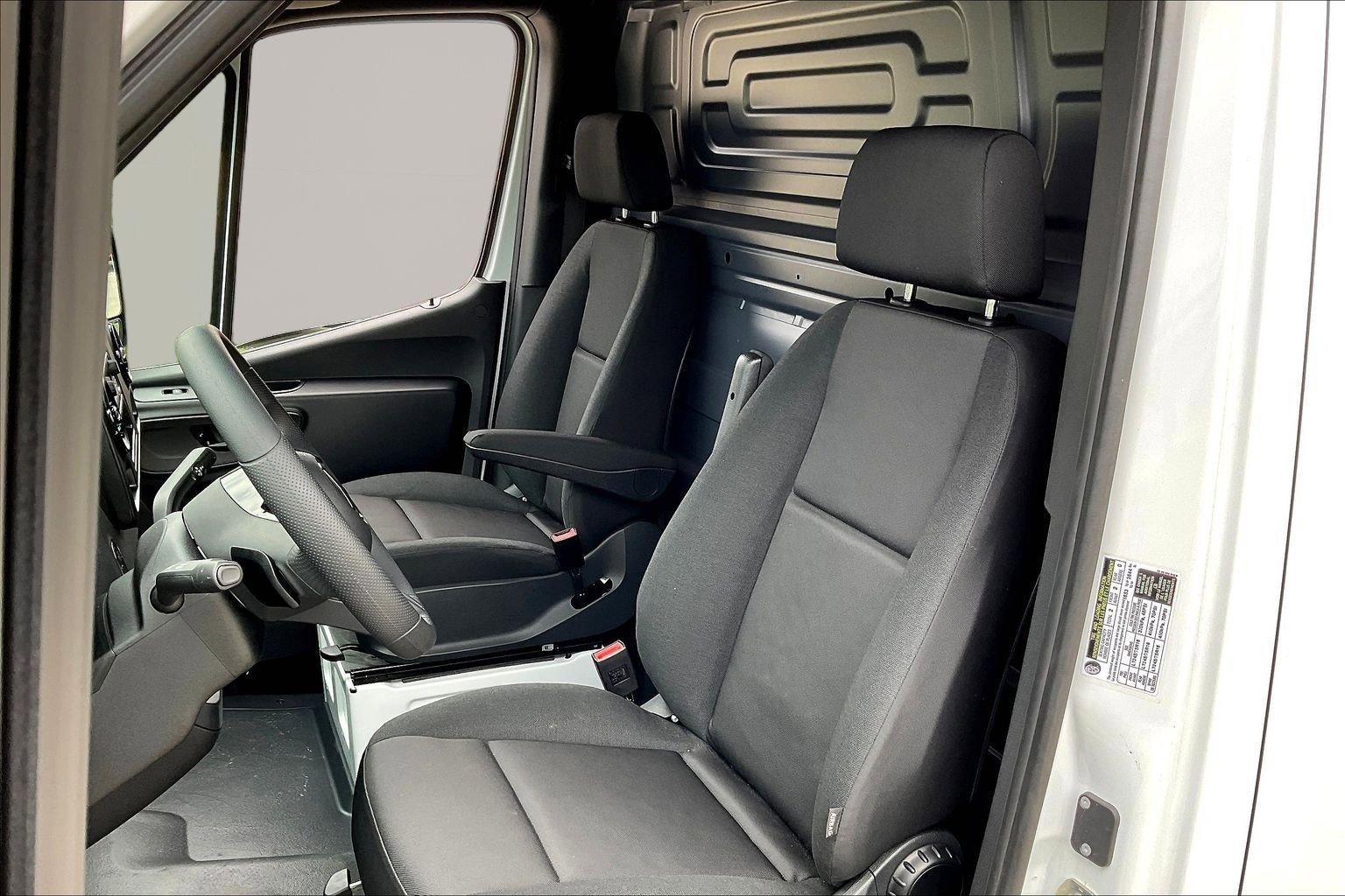 Used 2025 Mercedes-Benz Sprinter 2500 image 20