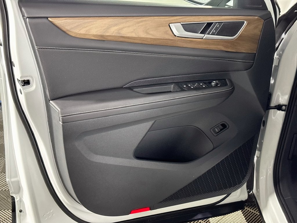 Certified 2025 Volkswagen Atlas SE AWD/4WD image 11