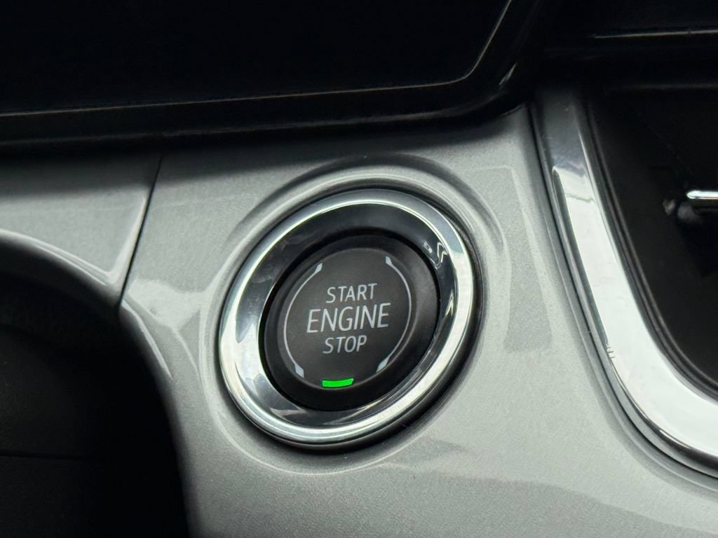 Used 2025 Chevrolet Trax LT FWD image 28