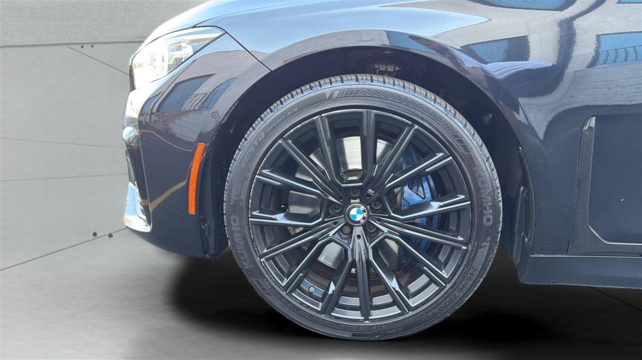 Used 2022 BMW 750i xDrive w/ Executive Package AWD/4WD image 39