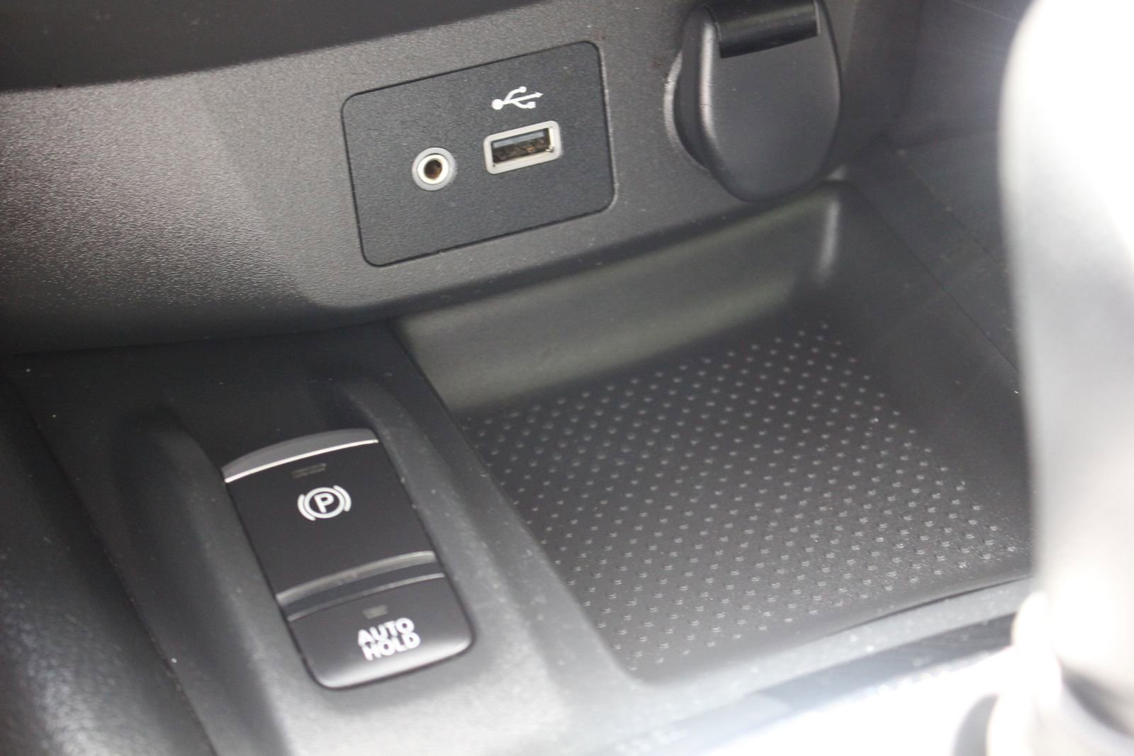 Used 2020 Nissan Rogue SV w/ Premium Package image 32