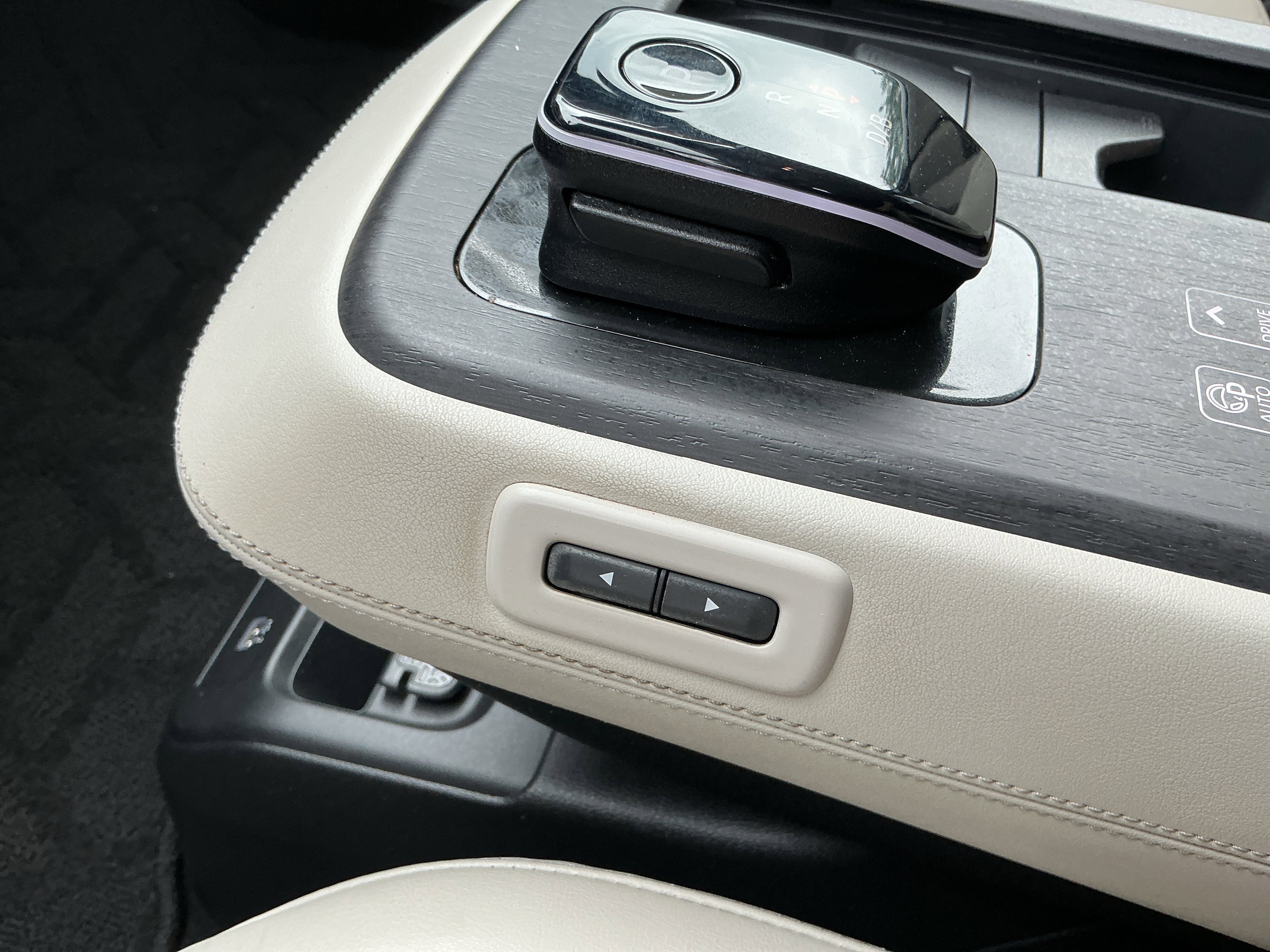 Certified 2023 Nissan Ariya FWD image 22
