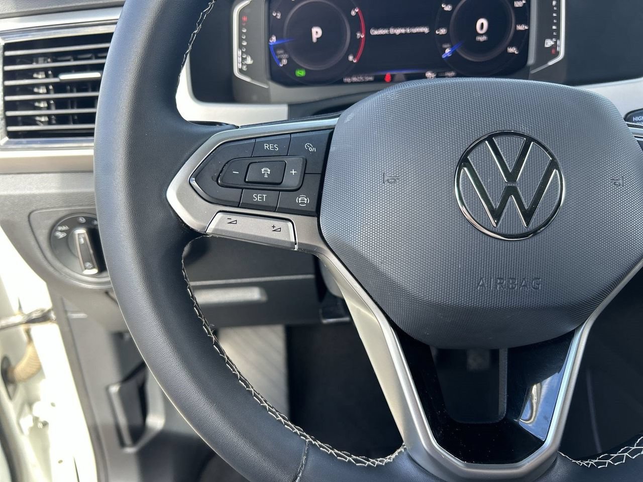 Used 2022 Volkswagen Atlas Cross Sport SE w/ Panoramic Sunroof Package AWD/4WD image 21