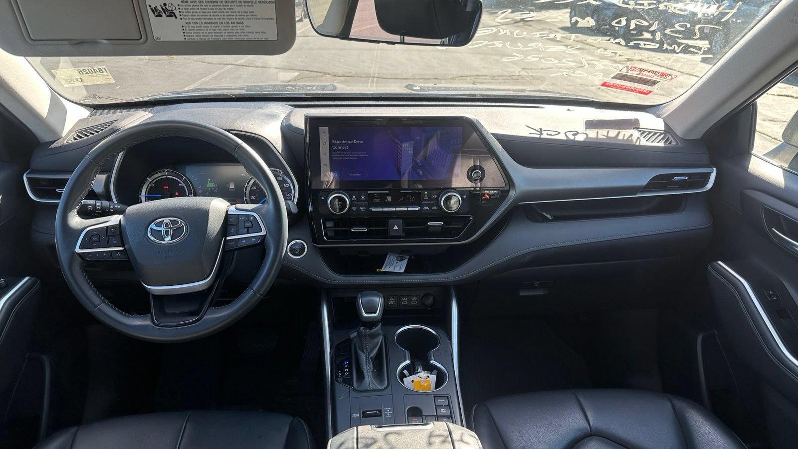 Used 2024 Toyota Highlander XLE AWD/4WD image 4