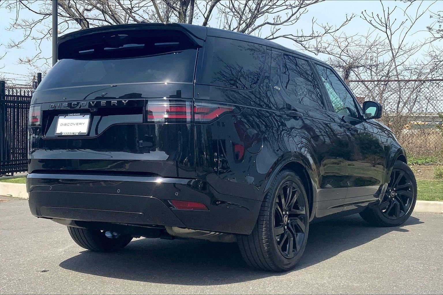 Used 2025 Land Rover Discovery Dynamic SE AWD/4WD image 12