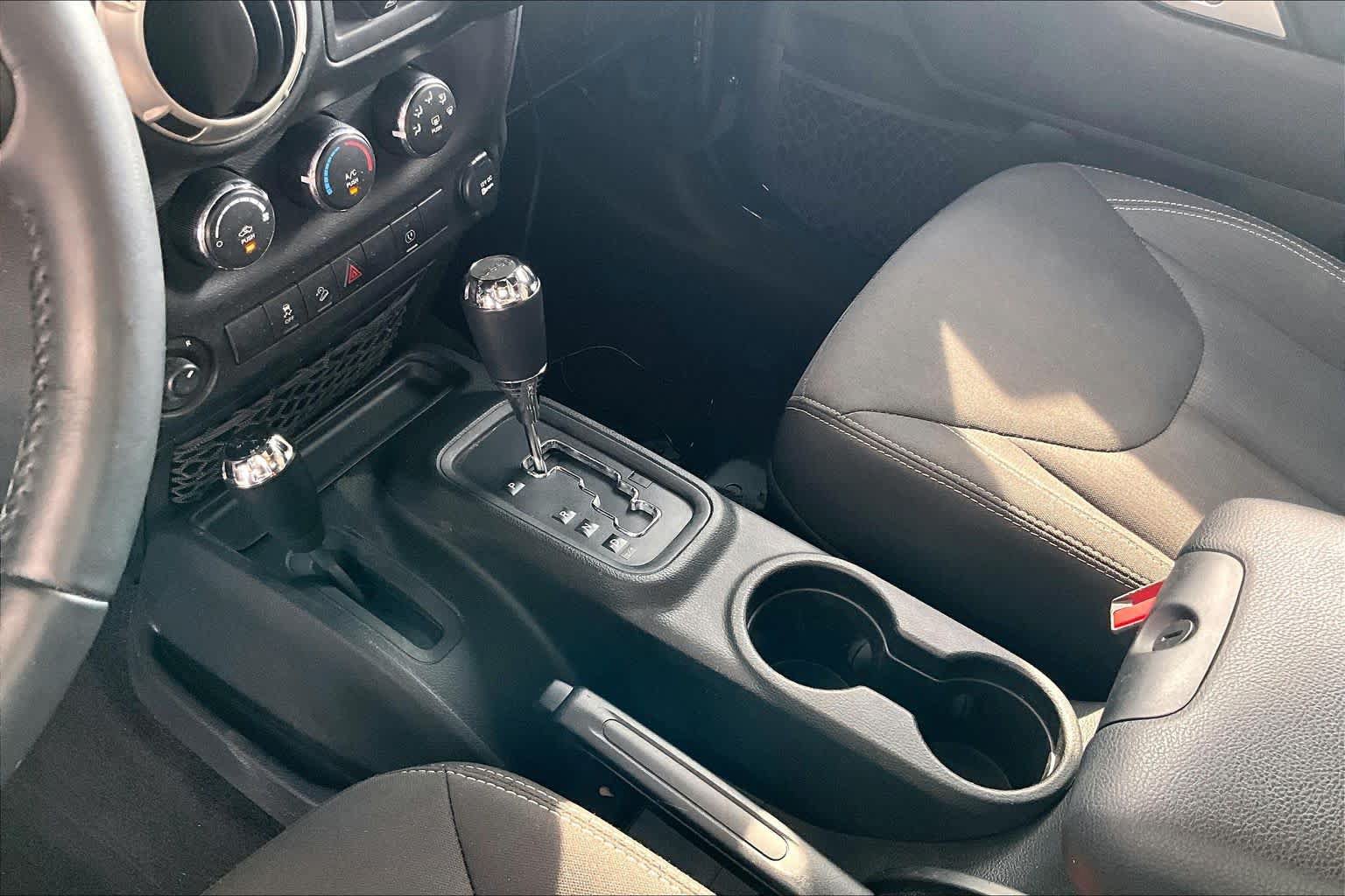 Used 2017 Jeep Wrangler Unlimited Sahara AWD/4WD image 16