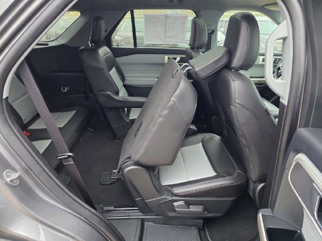 Used 2023 Ford Explorer XLT w/ Equipment Group 202A AWD/4WD image 16