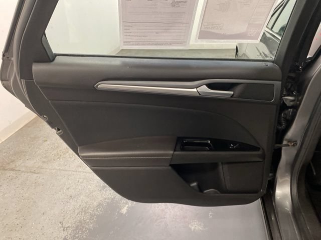 Used 2013 Ford Fusion SE FWD image 17