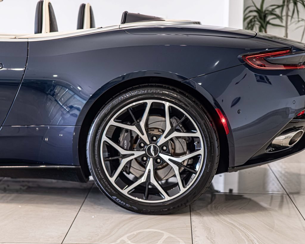 Used 2019 Aston Martin DB11 Volante RWD image 7
