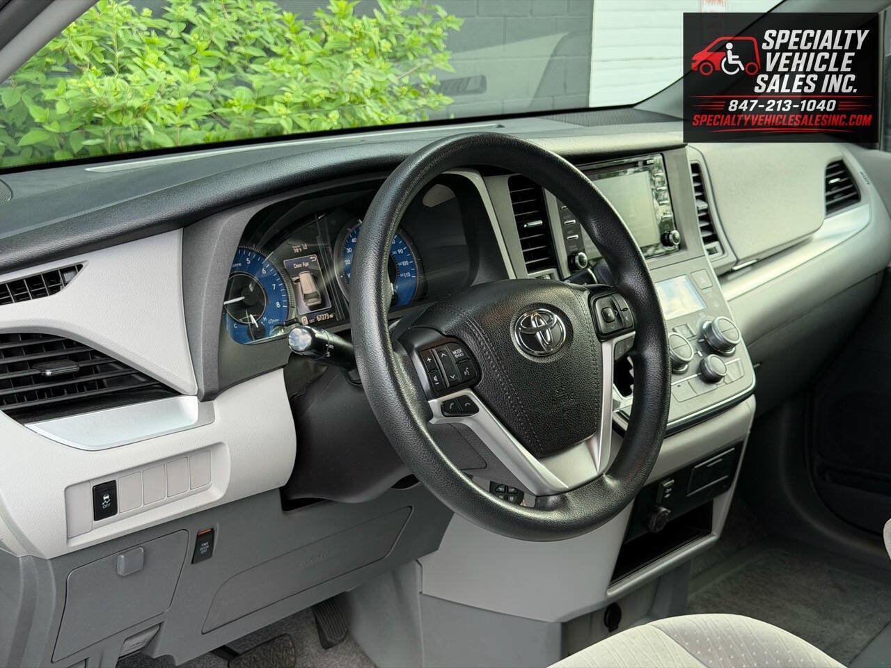 Used 2018 Toyota Sienna LE FWD image 36