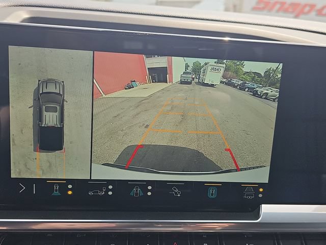 Used 2022 Chevrolet Silverado 1500 High Country w/ Technology Package AWD/4WD image 17