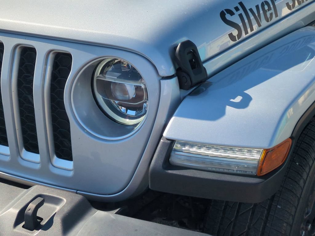 Used 2022 Jeep Gladiator Overland w/ Popular Equipment Package AWD/4WD image 10