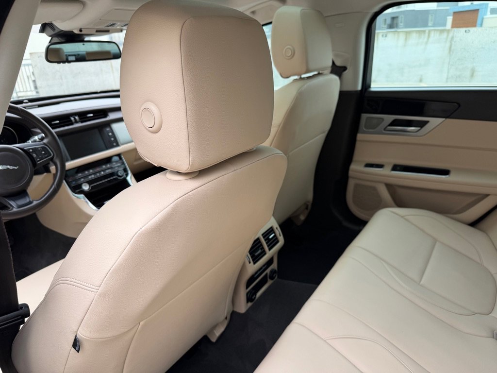 Used 2018 Jaguar XF Premium AWD/4WD image 16