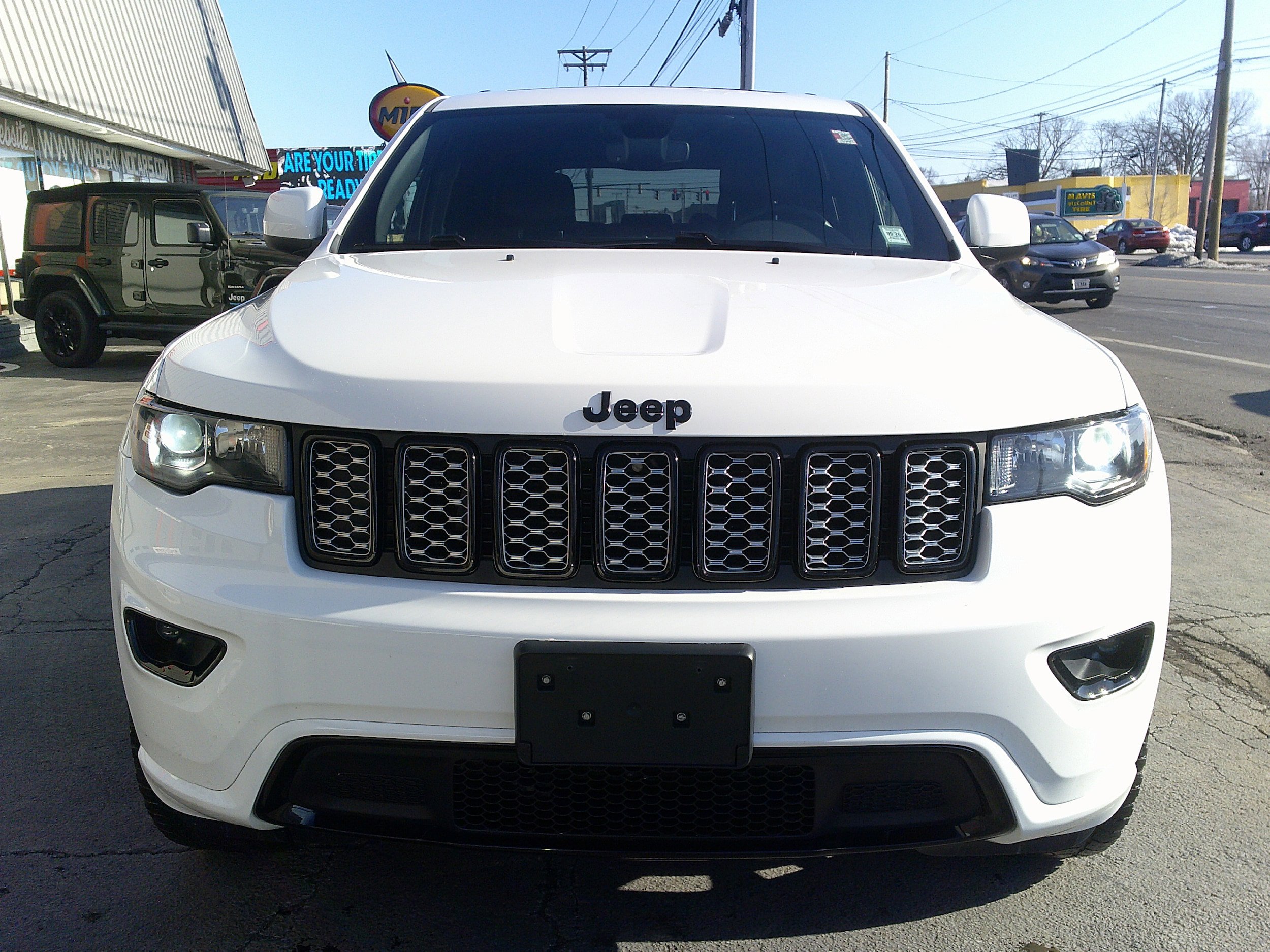 Used 2022 Jeep Grand Cherokee Laredo X image 8