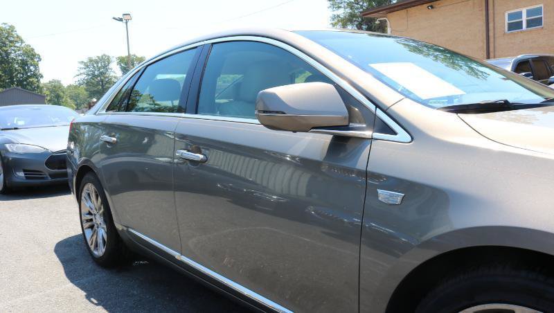 Used 2018 Cadillac XTS Luxury w/ Driver Awareness Package FWD image 3