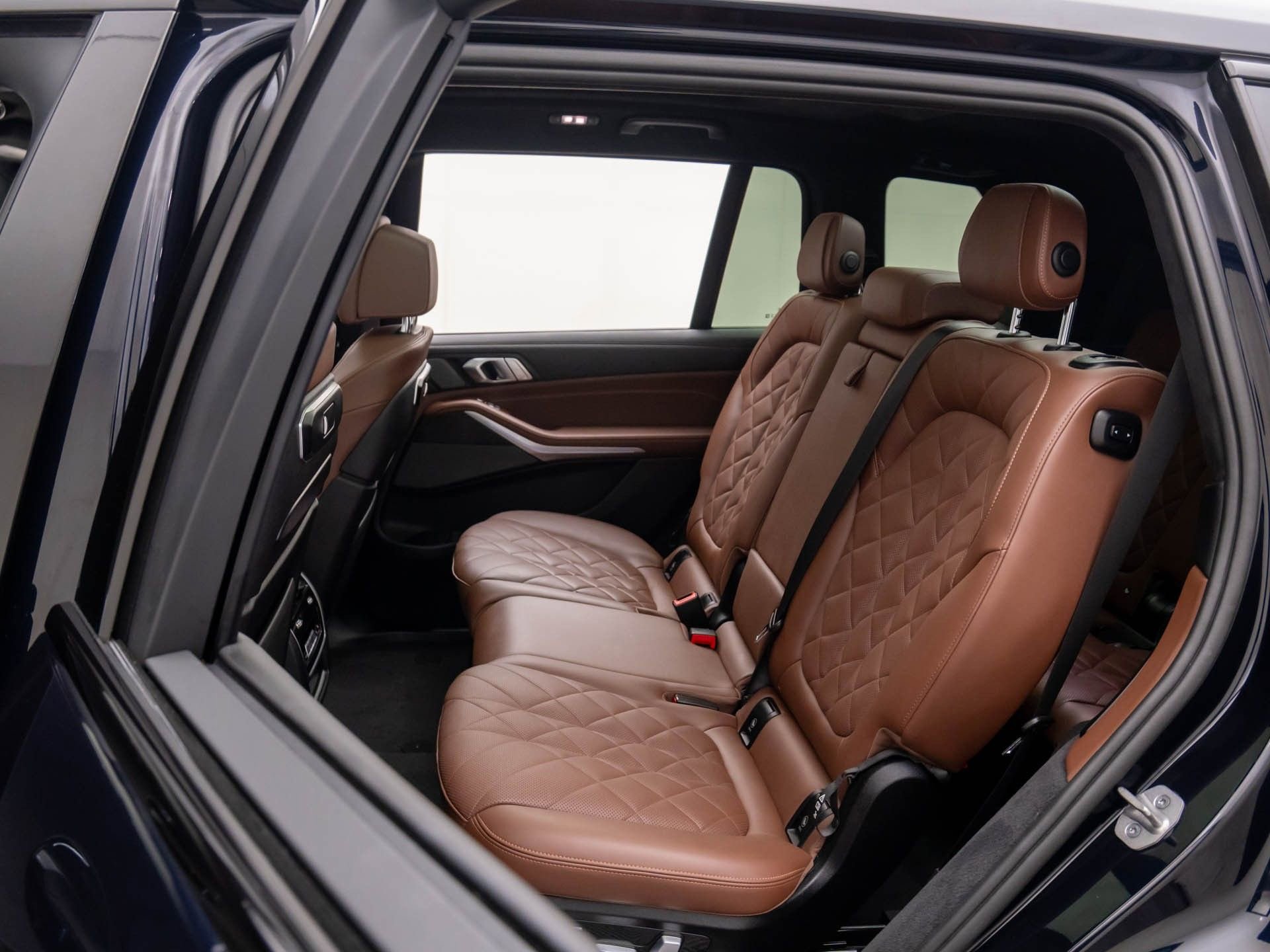 Certified 2024 BMW X7 xDrive40i w/ Executive Package image 17