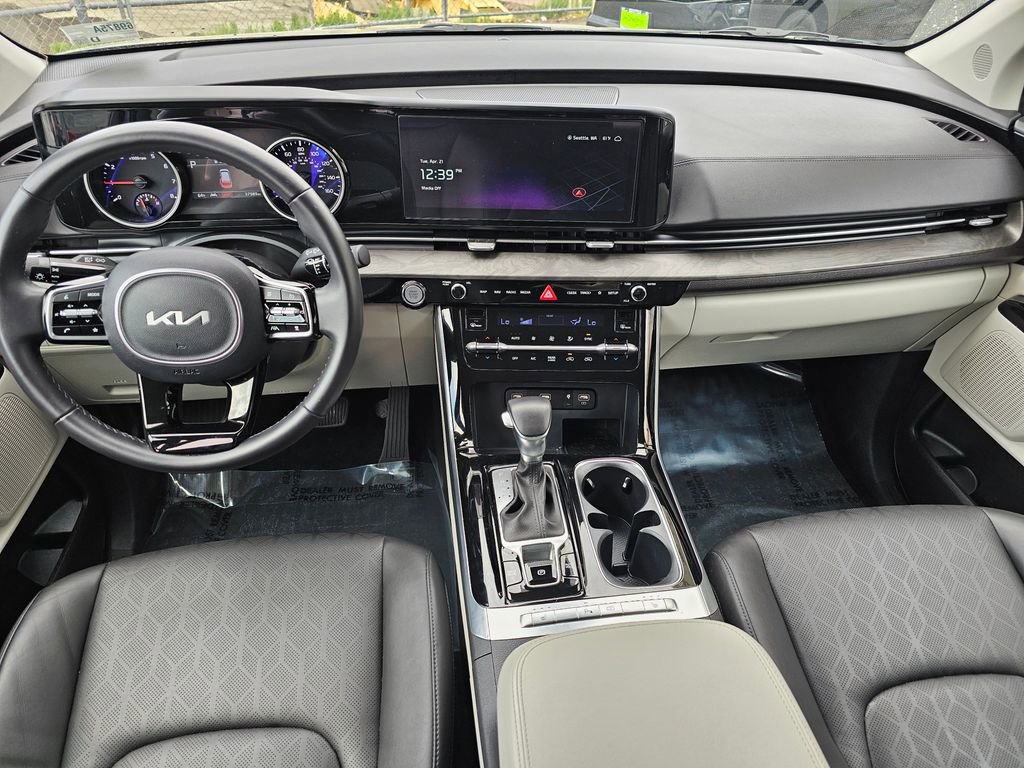 Used 2024 Kia Carnival EX FWD image 19