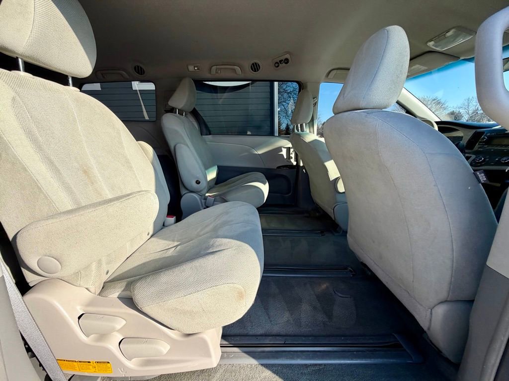 Used 2014 Toyota Sienna L image 16