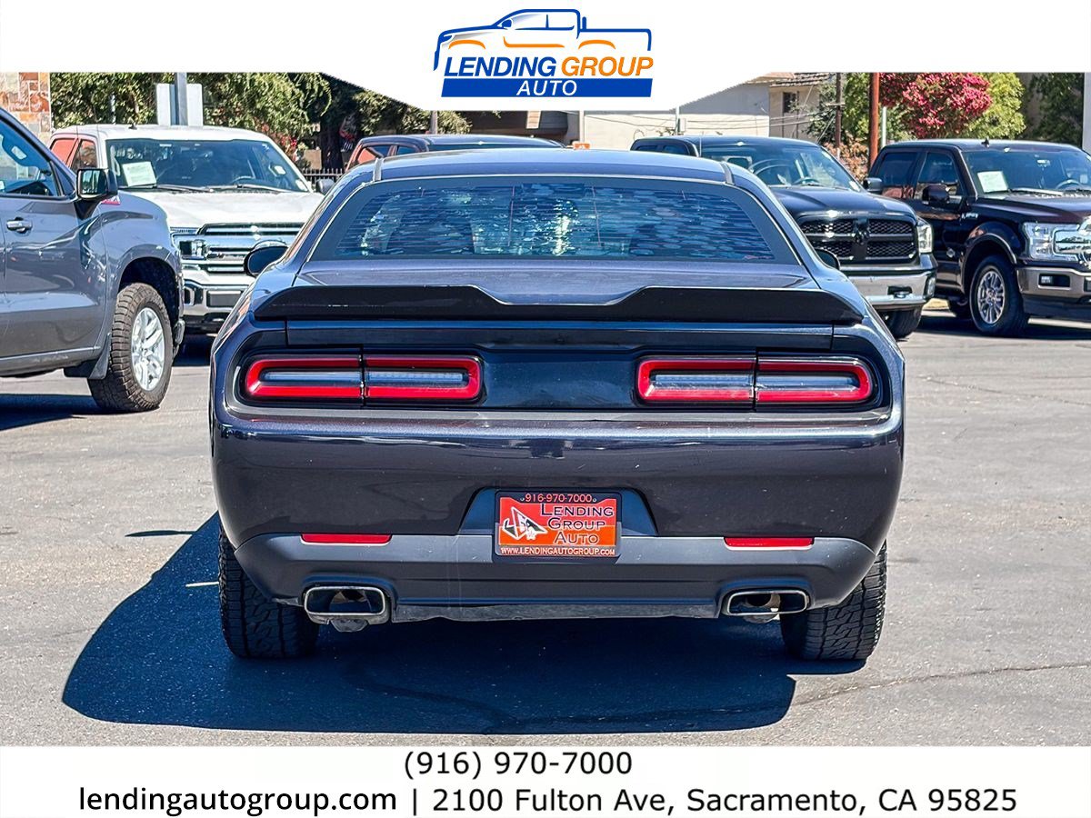 Used 2016 Dodge Challenger SXT RWD image 3