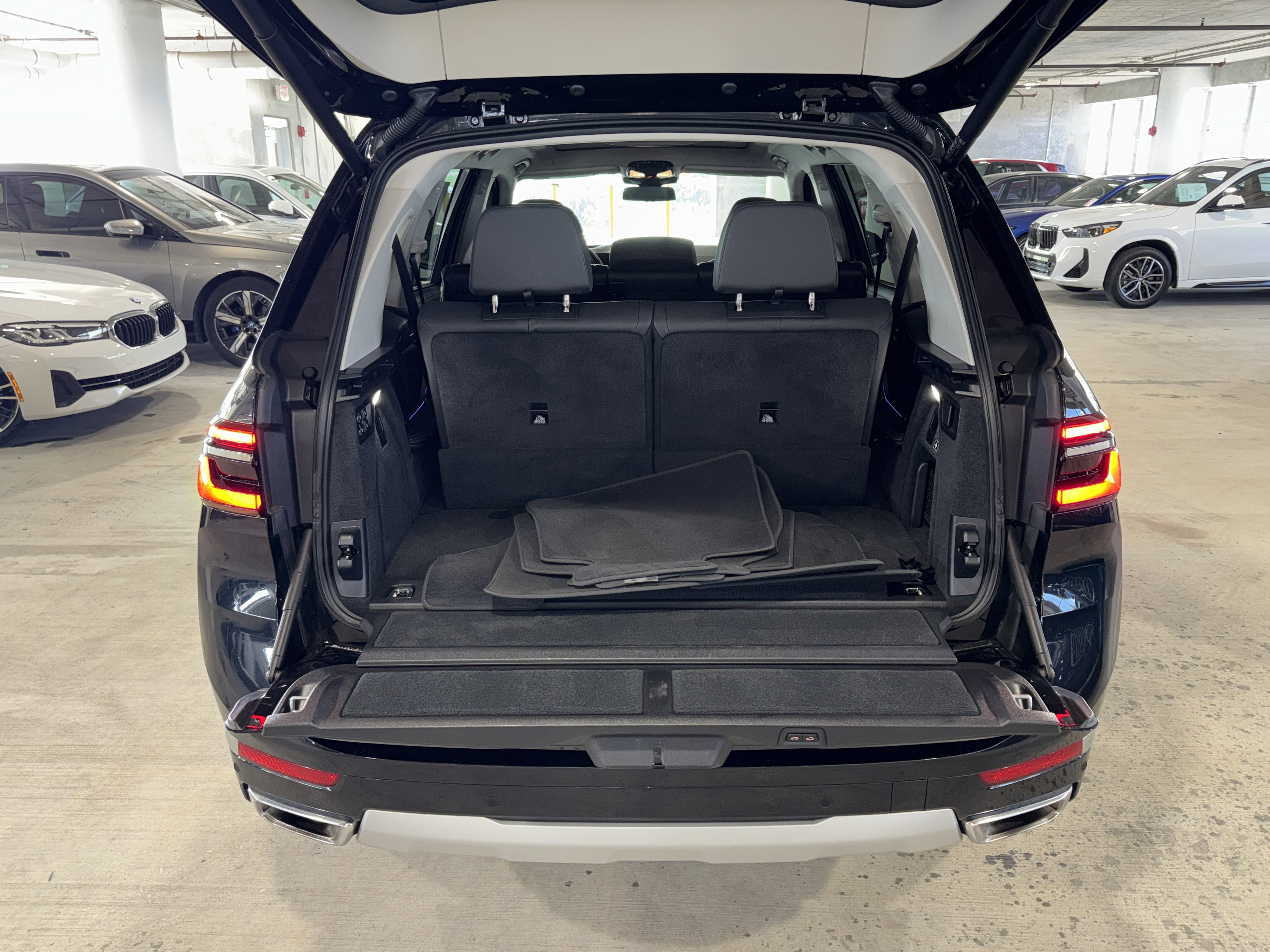 Used 2023 BMW X7 xDrive40i AWD/4WD image 14