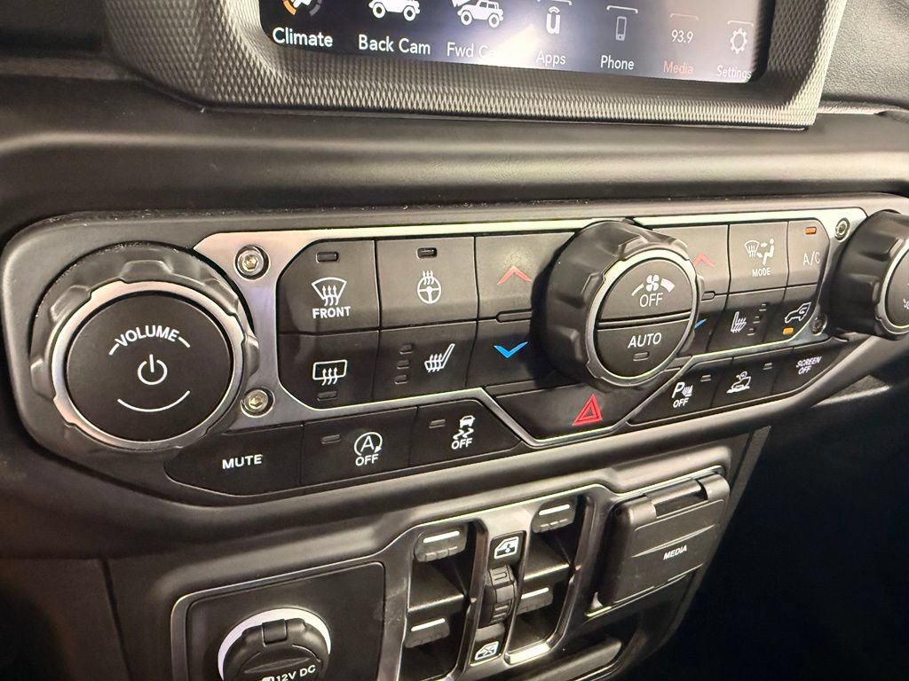 Used 2022 Jeep Wrangler Unlimited Sahara AWD/4WD image 45