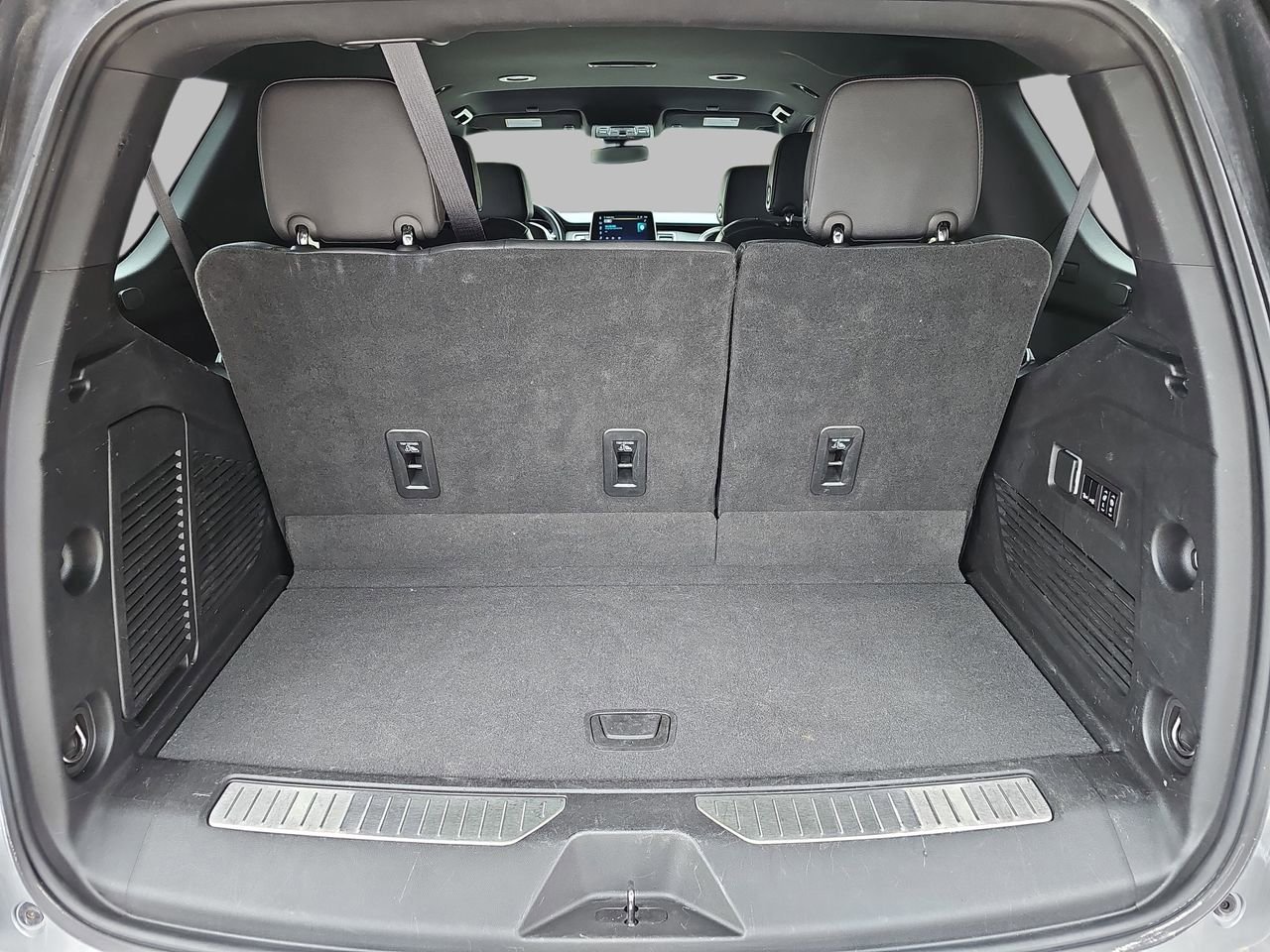 Used 2023 Chevrolet Tahoe Z71 w/ Luxury Package image 16