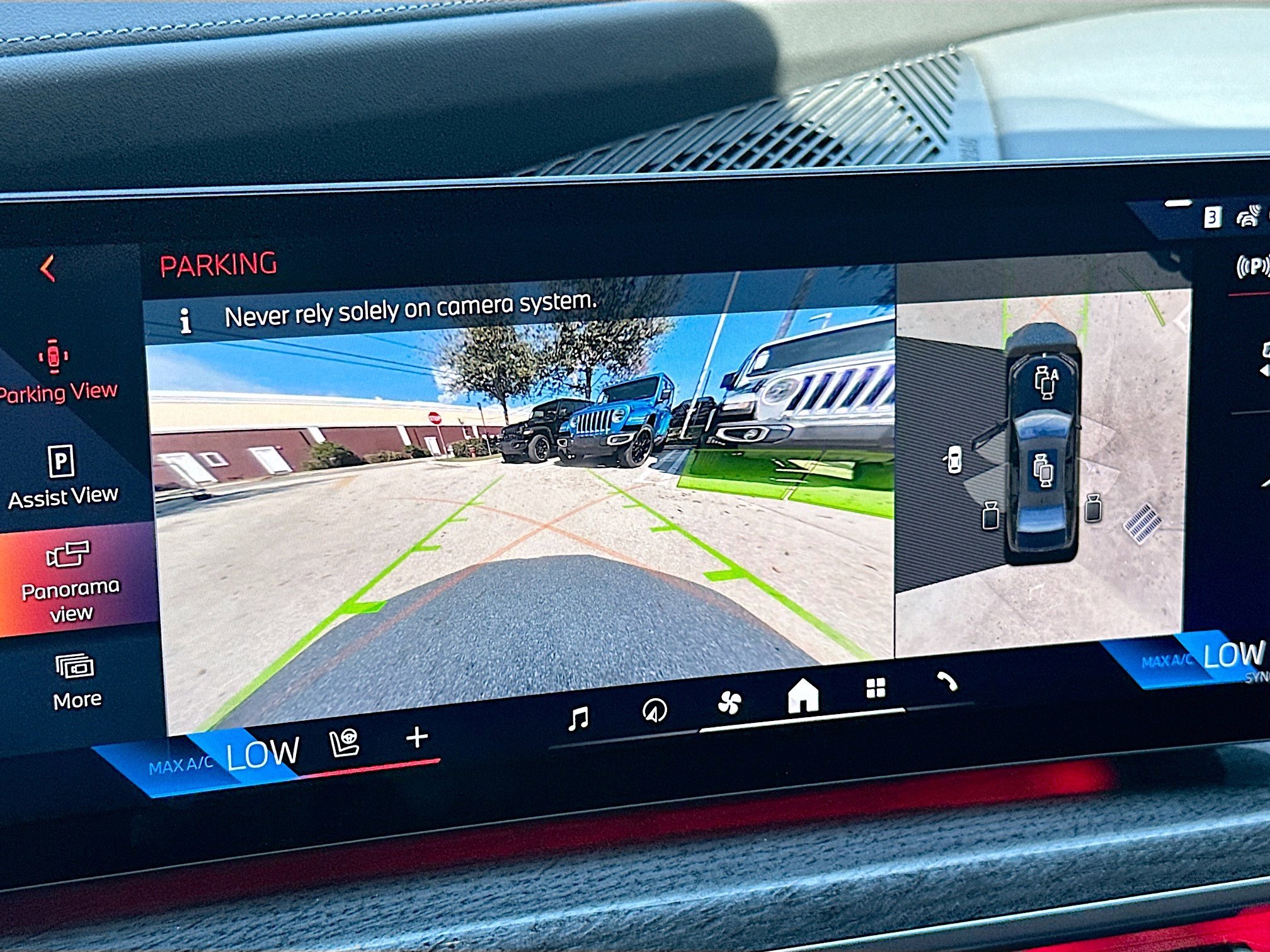 Used 2023 BMW 760i xDrive image 15