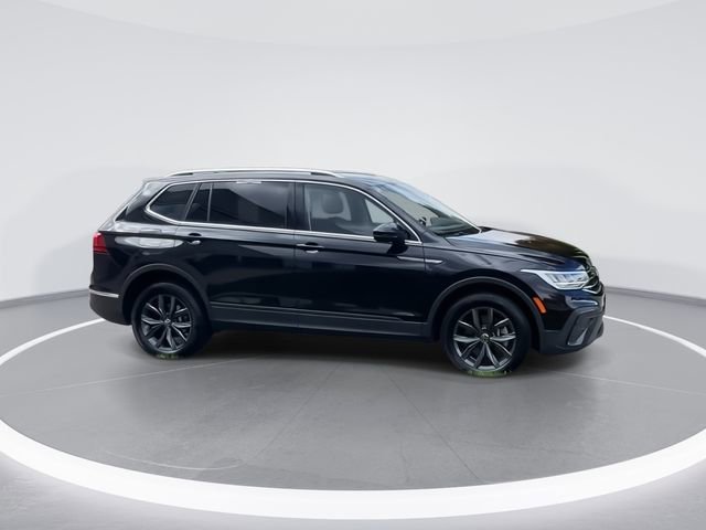 Certified 2022 Volkswagen Tiguan SE image 9
