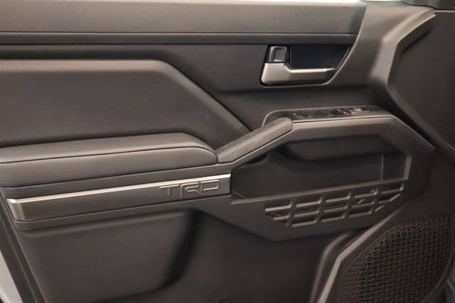 New 2025 Toyota Tacoma TRD Off-Road w/ TRD Off Road Upgrade Package AWD/4WD image 9