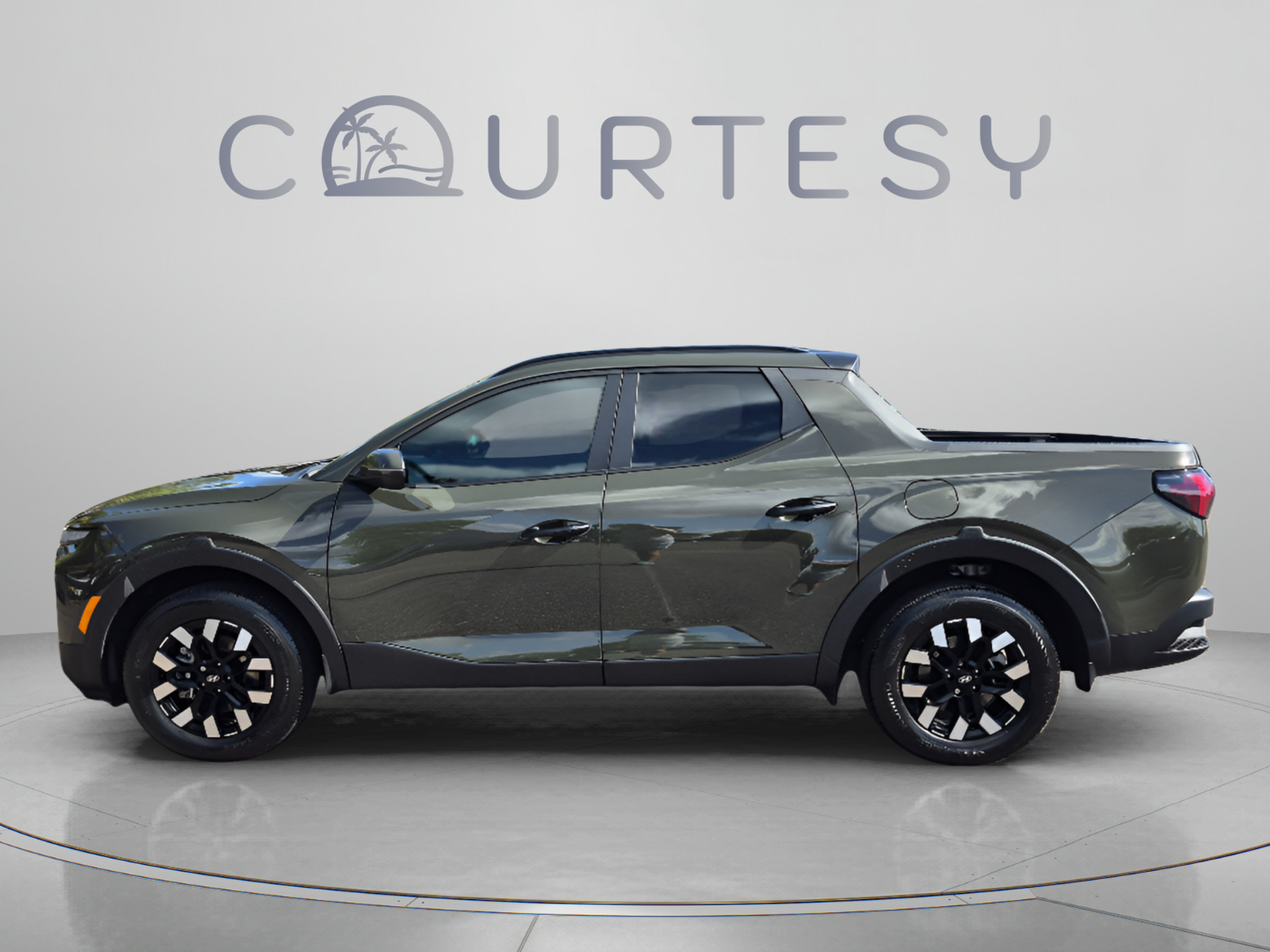 Certified 2025 Hyundai Santa Cruz SEL FWD image 2