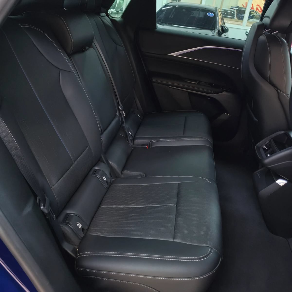 Used 2024 Cadillac Lyriq Luxury RWD image 24