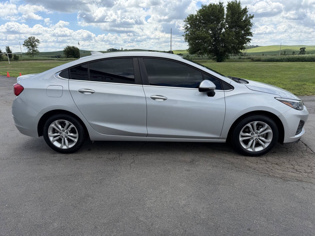 Used 2019 Chevrolet Cruze LT FWD image 6