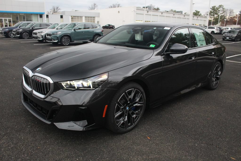 Used 2026 BMW 530i xDrive w/ M Sport Package AWD/4WD image 4