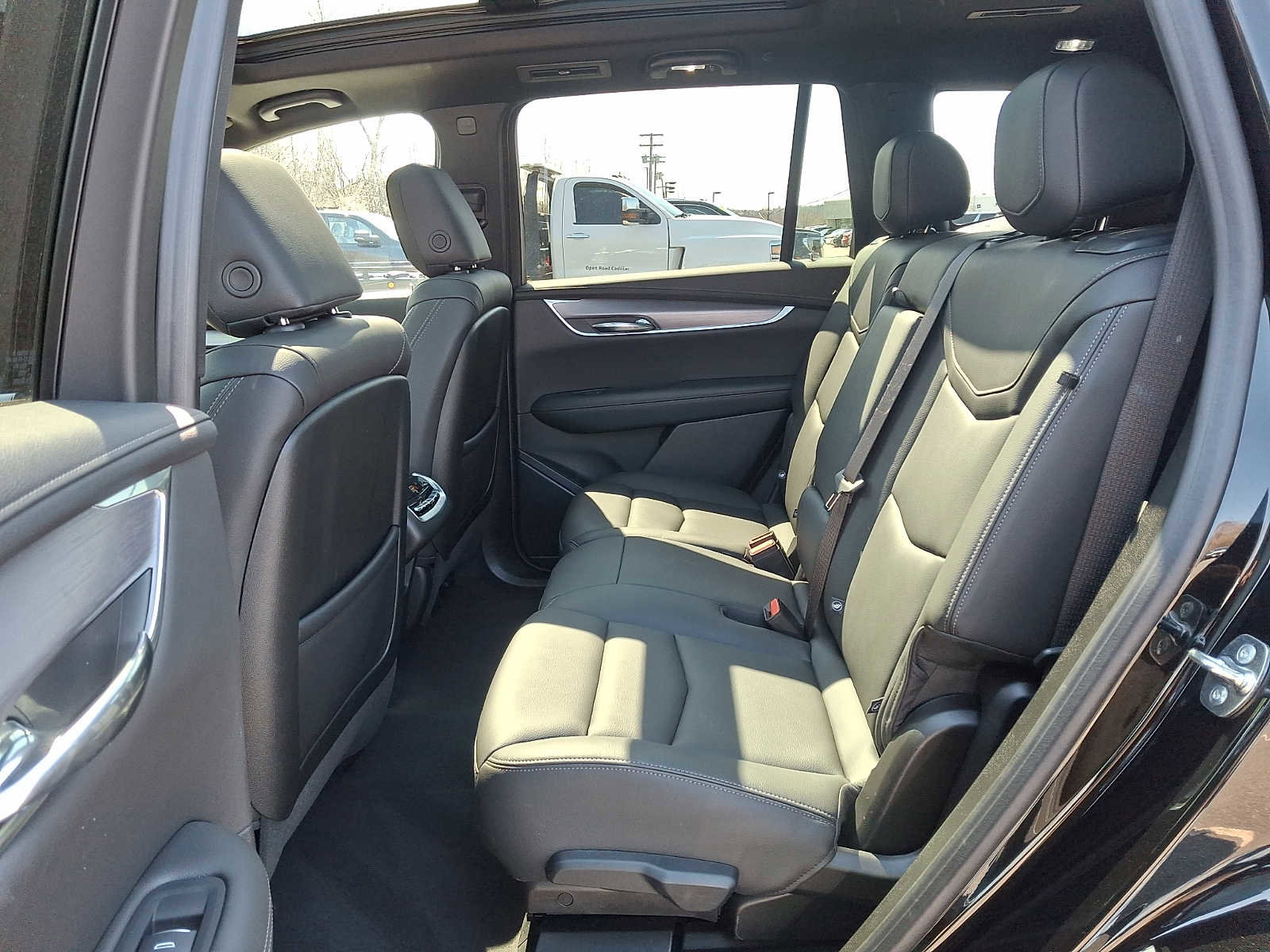 Used 2025 Cadillac XT6 Luxury AWD/4WD image 11