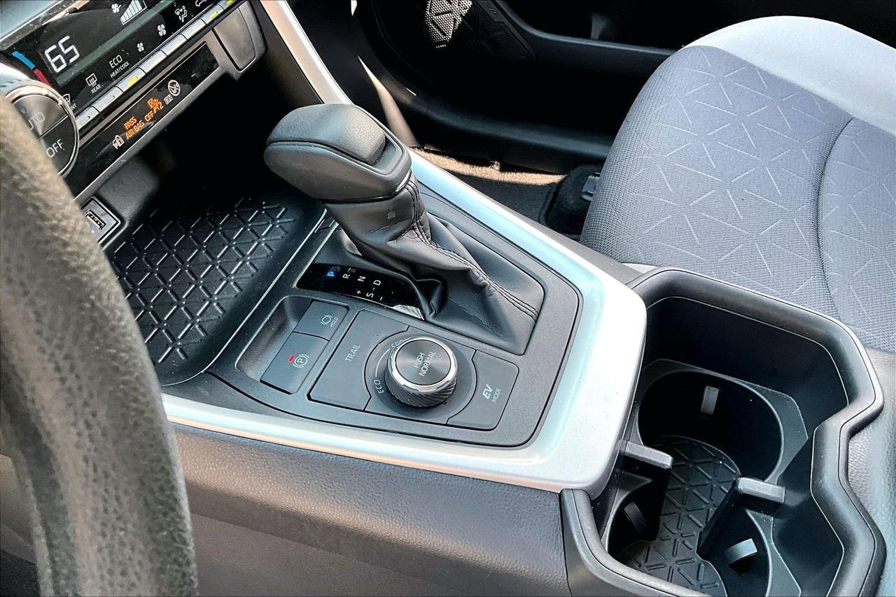 Used 2025 Toyota RAV4 XLE w/ Convenience Package image 15