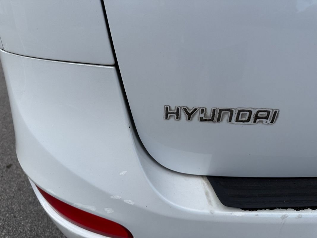 Used 2011 Hyundai Santa Fe GLS image 19