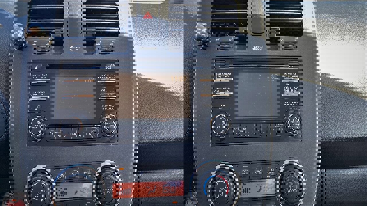 Used 2013 Nissan Leaf S image 13