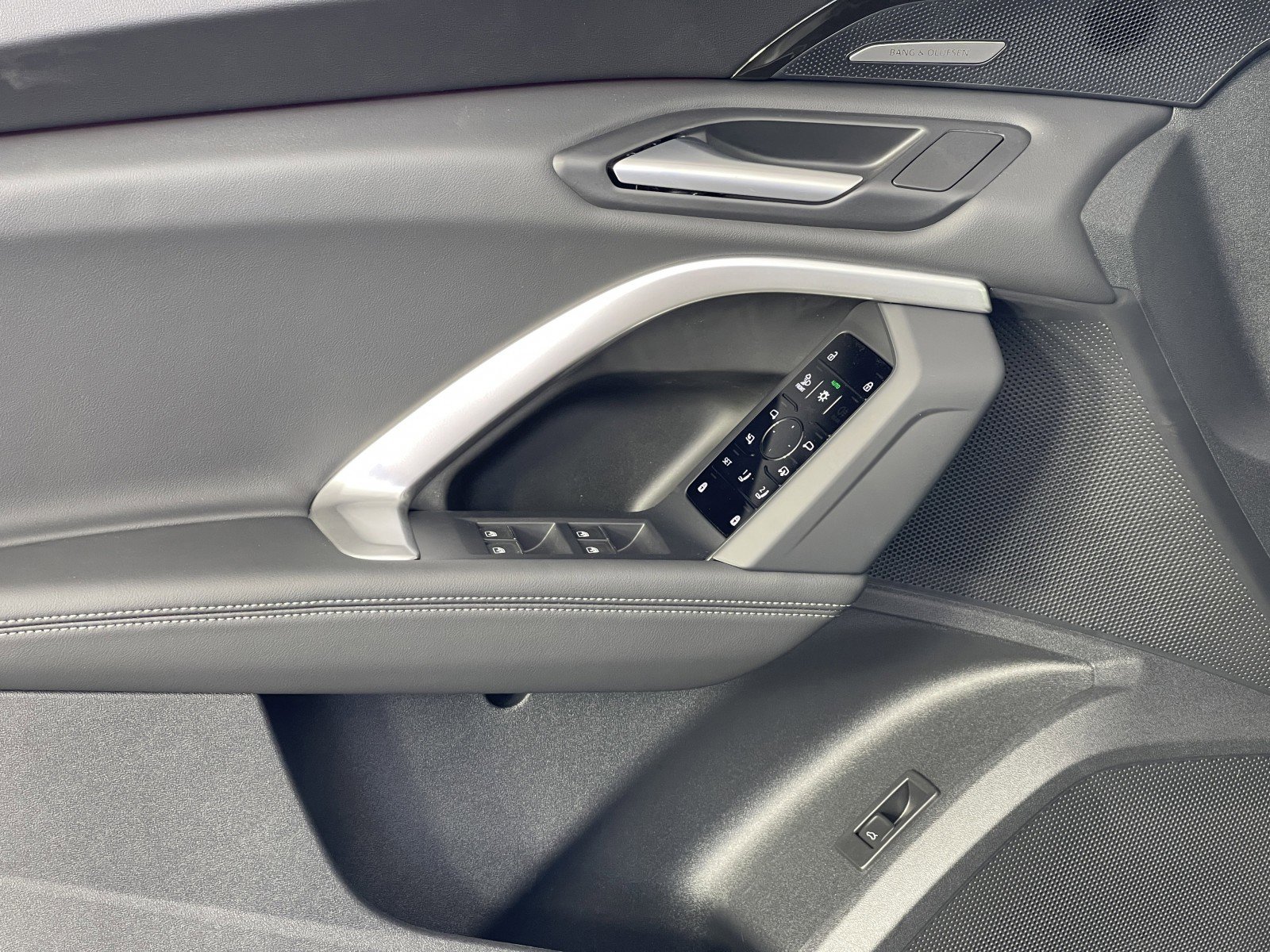 New 2025 Audi Q5 Premium Plus w/ Premium Plus image 17