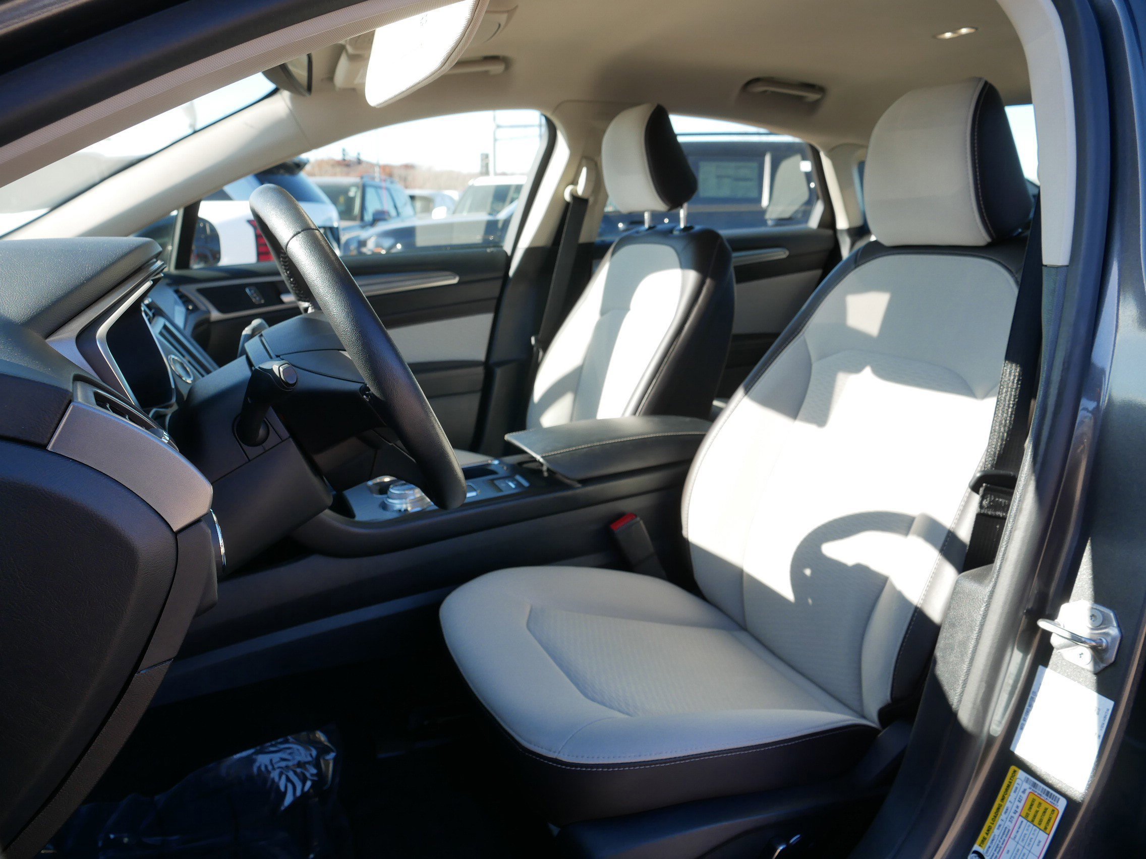 Used 2020 Ford Fusion SE w/ Equipment Group 151A image 14