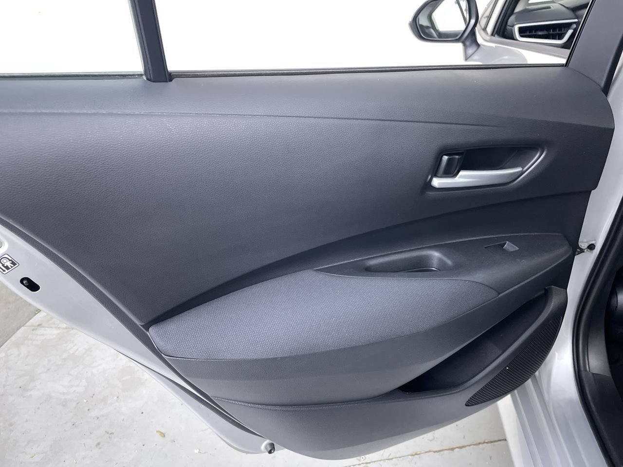 Used 2020 Toyota Corolla LE FWD image 18