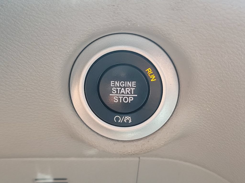 Used 2023 Chrysler Pacifica Touring-L FWD image 30