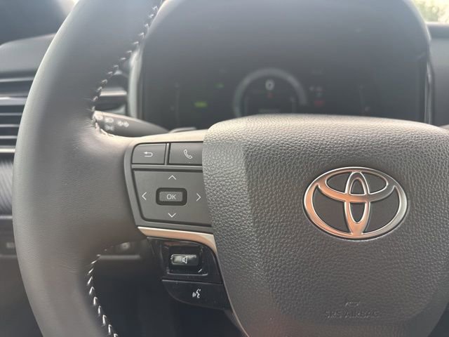 Used 2025 Toyota Camry SE FWD image 14