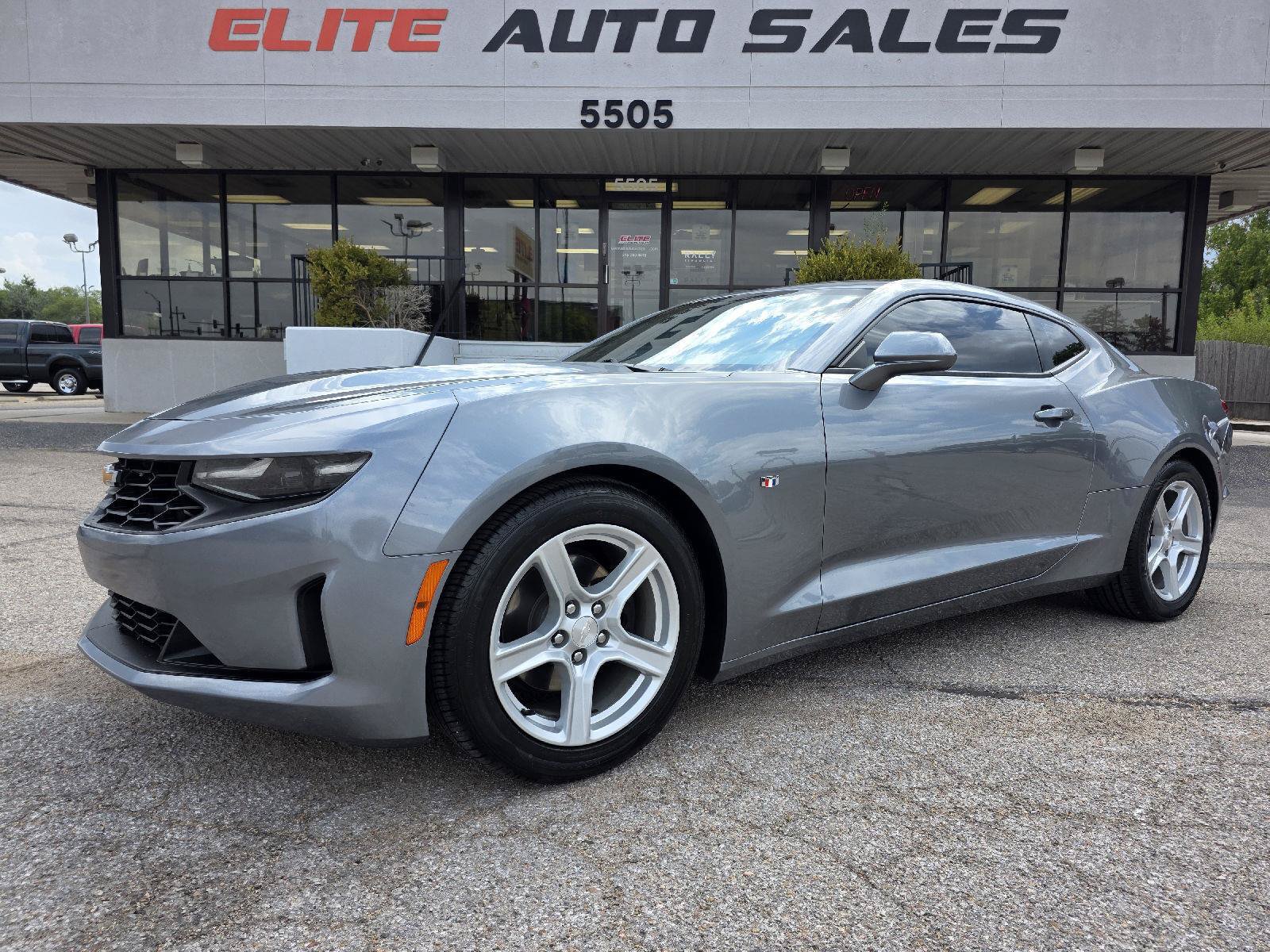 Used 2022 Chevrolet Camaro LT RWD image 1