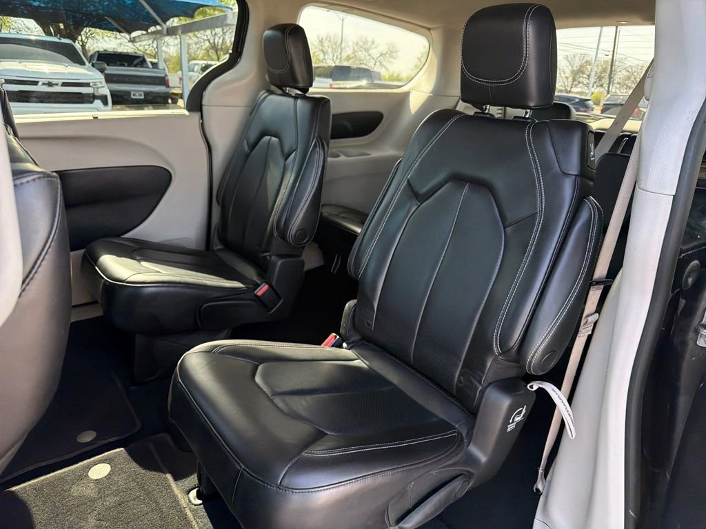 Used 2023 Chrysler Pacifica Touring-L image 24