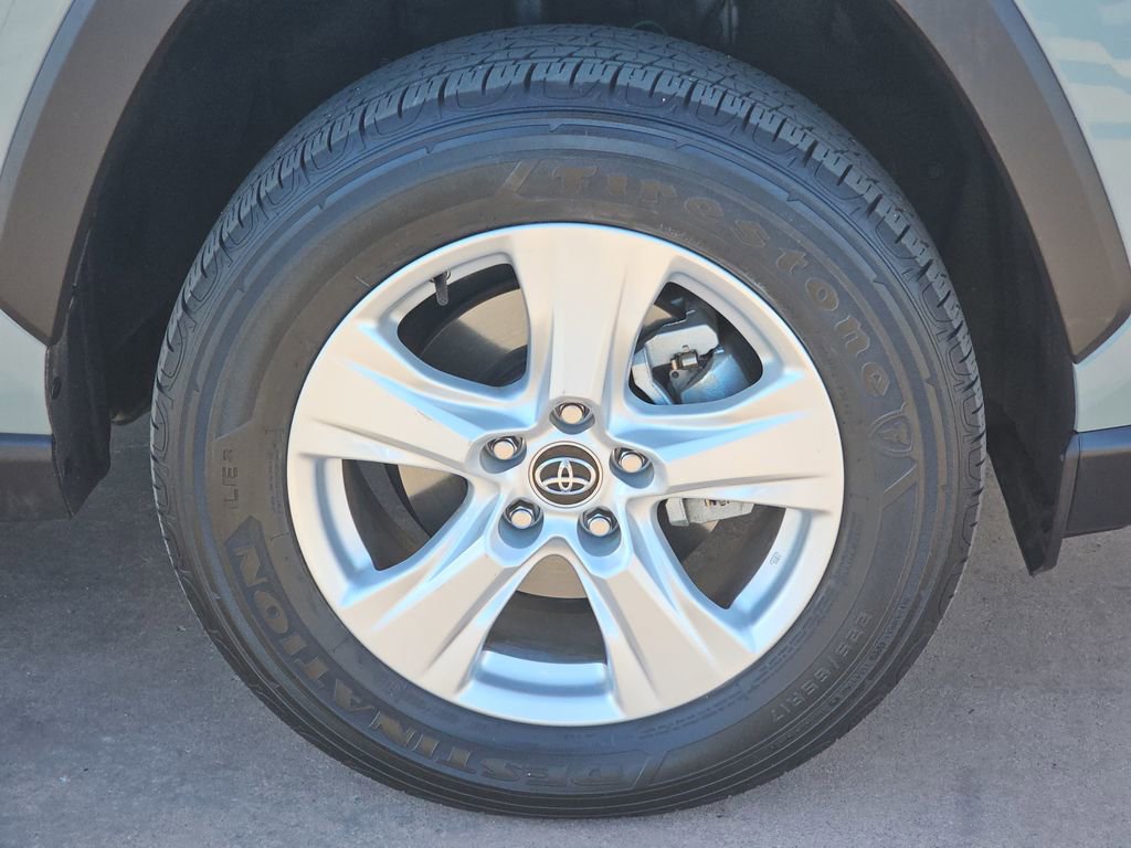 Used 2021 Toyota RAV4 XLE image 39